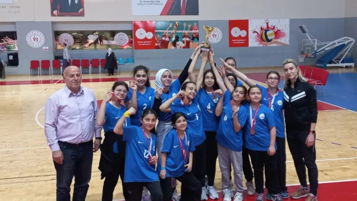 Okulumuz Küçükler Kız Voleybol Takımı İlçe Üçüncüsü Oldu